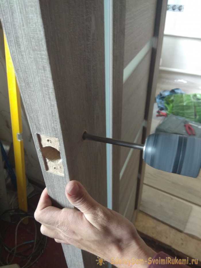 Как делается монтаж межкомнатных дверей своими руками: пошаговая инструкция для начинающего мастера