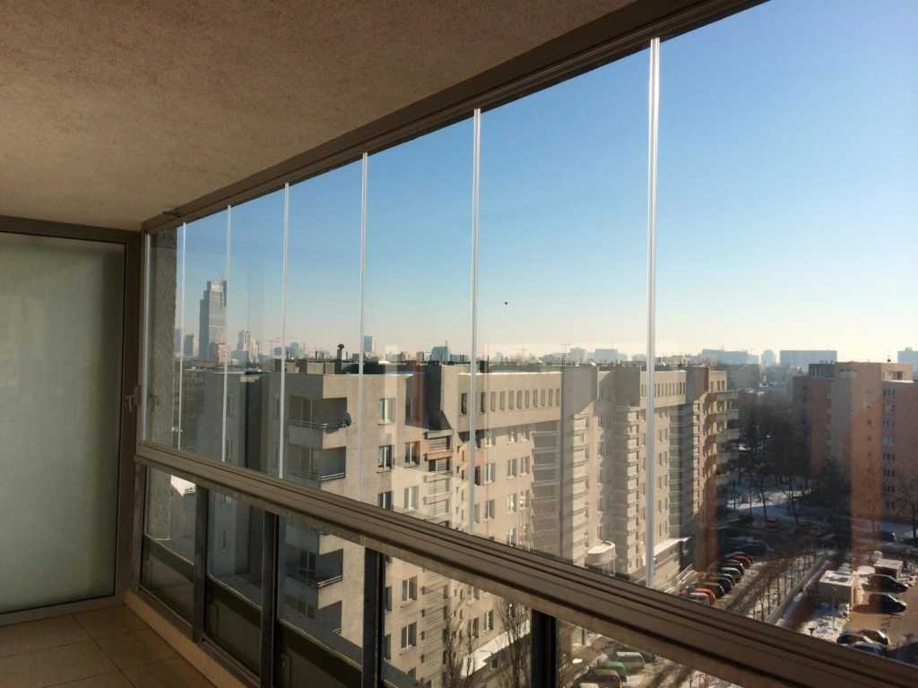 Панорамное остекление балкона (89 фото): дизайн лоджии с панорамными окнами, плюсы и минусы, теплое остекление