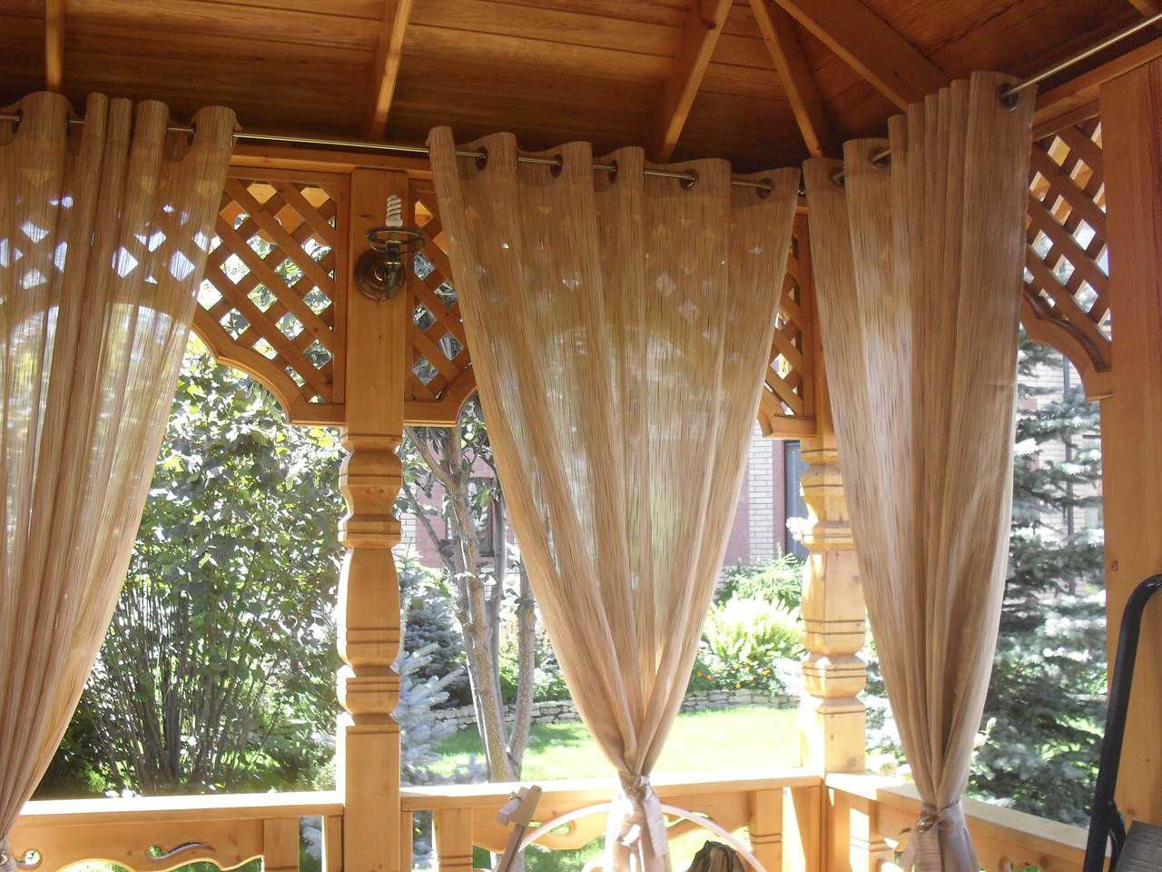 Мягкие окна из пвх для беседок и террас: пластиковые шторы для веранды, как установить гибкое защитное стекло своими руками