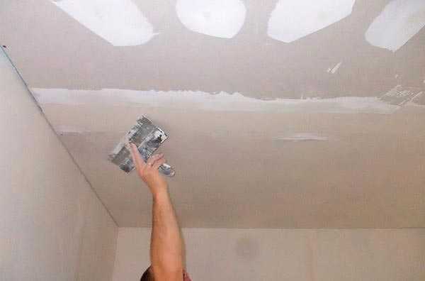 Как шпаклевать потолок правильно и ровно своими руками