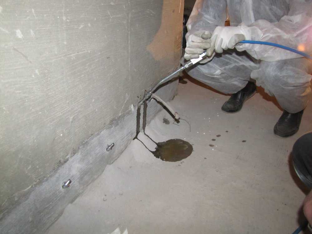 Обнаружили трещину в бетонном полу после падения на неё тяжёлого предмета и не знаете, что делать? Сфера производства строительных материалов не стоит на месте и с каждым днём развивается.