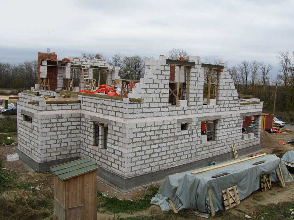Поэтапное строительство дома из газобетона своими руками