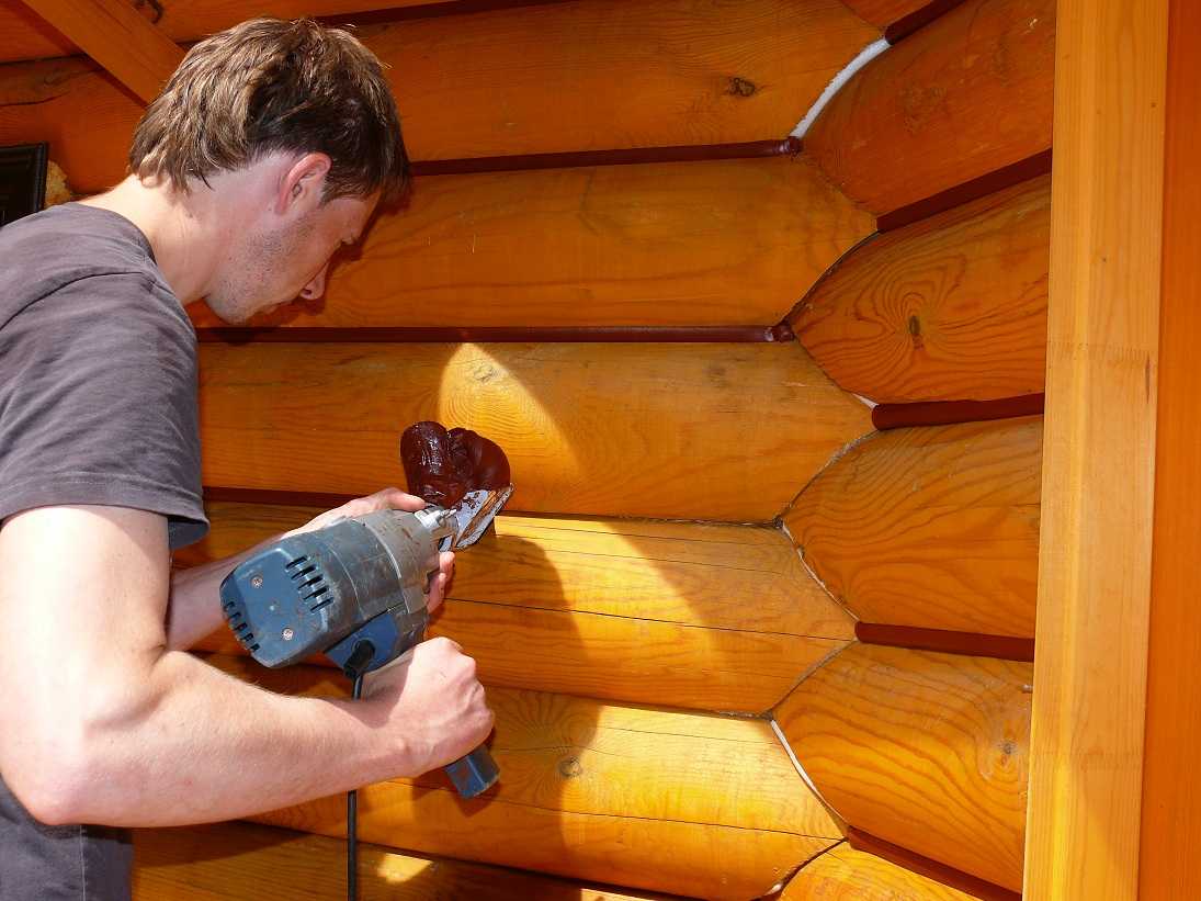 Теплый шов для деревянного дома, обработка стыков стен из бревен