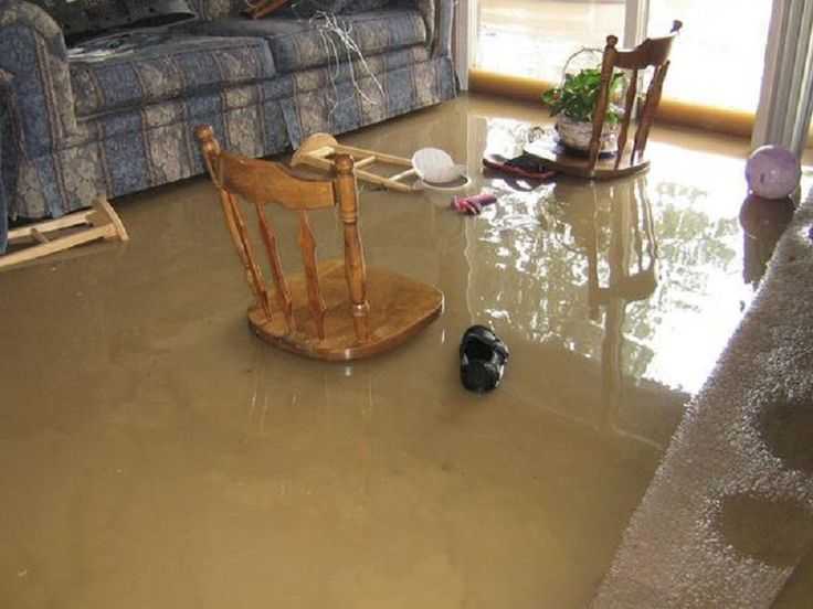 Ущерб при затоплении квартиры: правила и порядок взыскания, особенности оценки ущерба, необходимые документы
